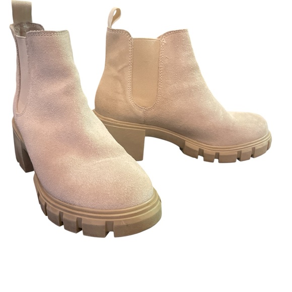 Steve Madden Howler Chelsea Suede Boots - Picture 1 of 7